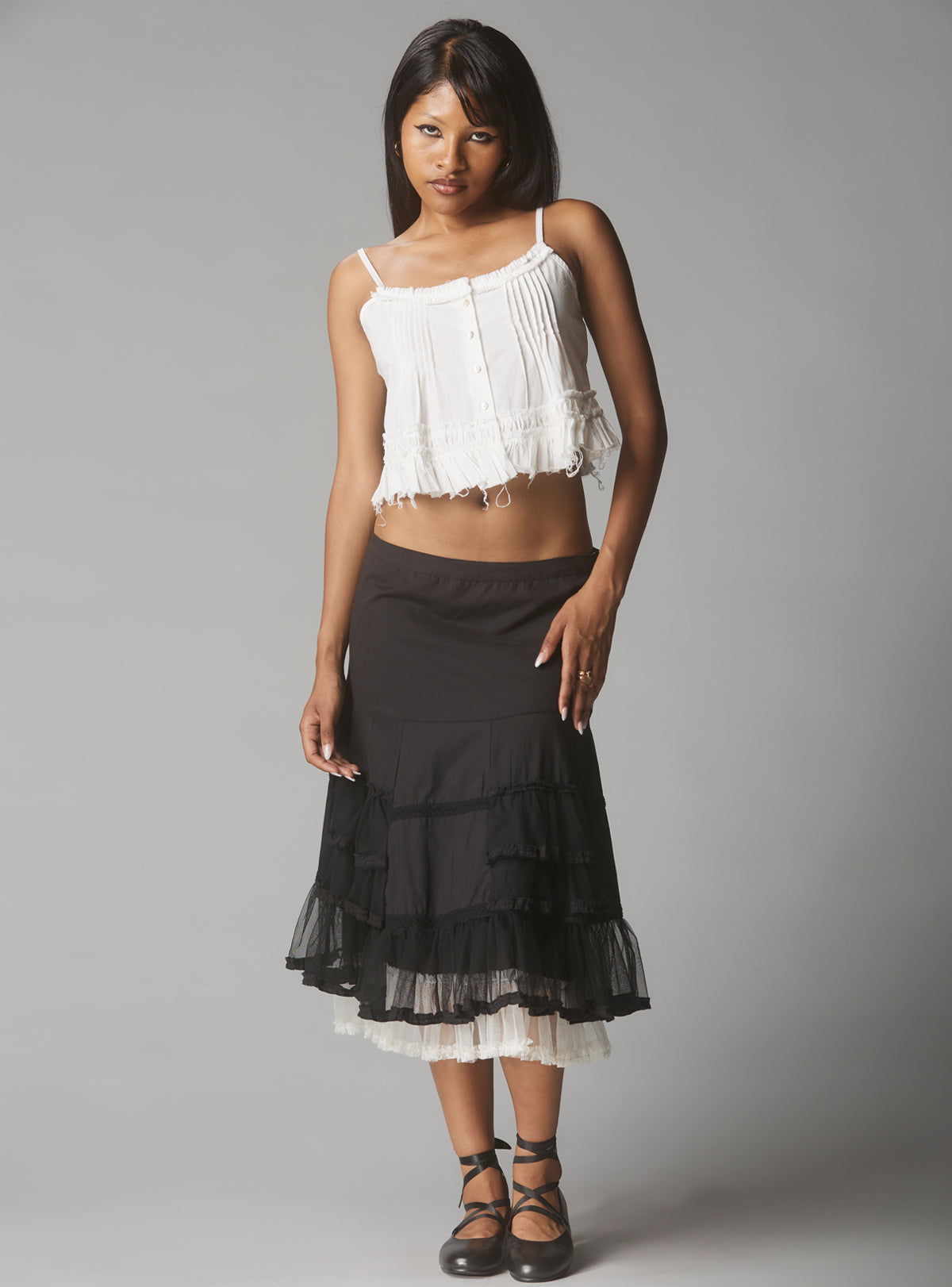 UNIF Signature | White Crop Top With Raw Hem