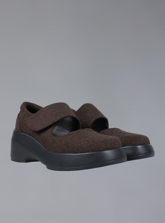 UNIF Signature | Felt Platform Sandal In Brown