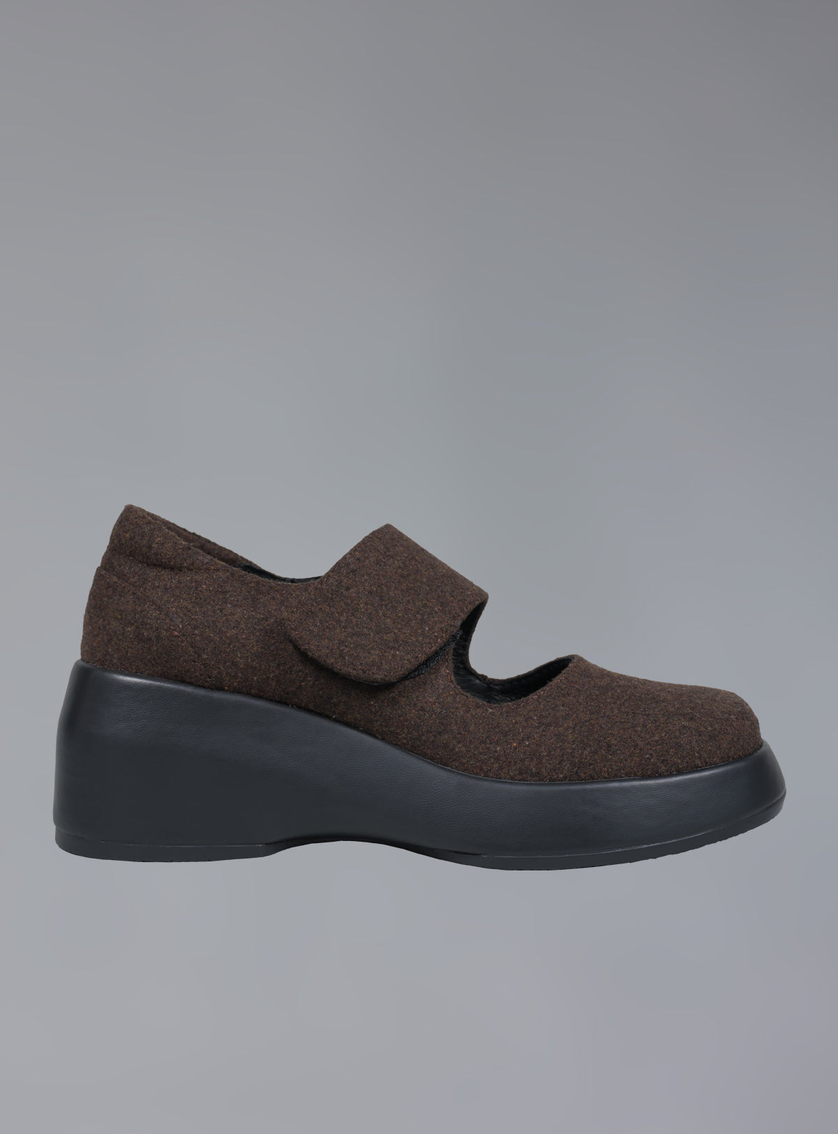 UNIF Signature | Felt Platform Sandal In Brown