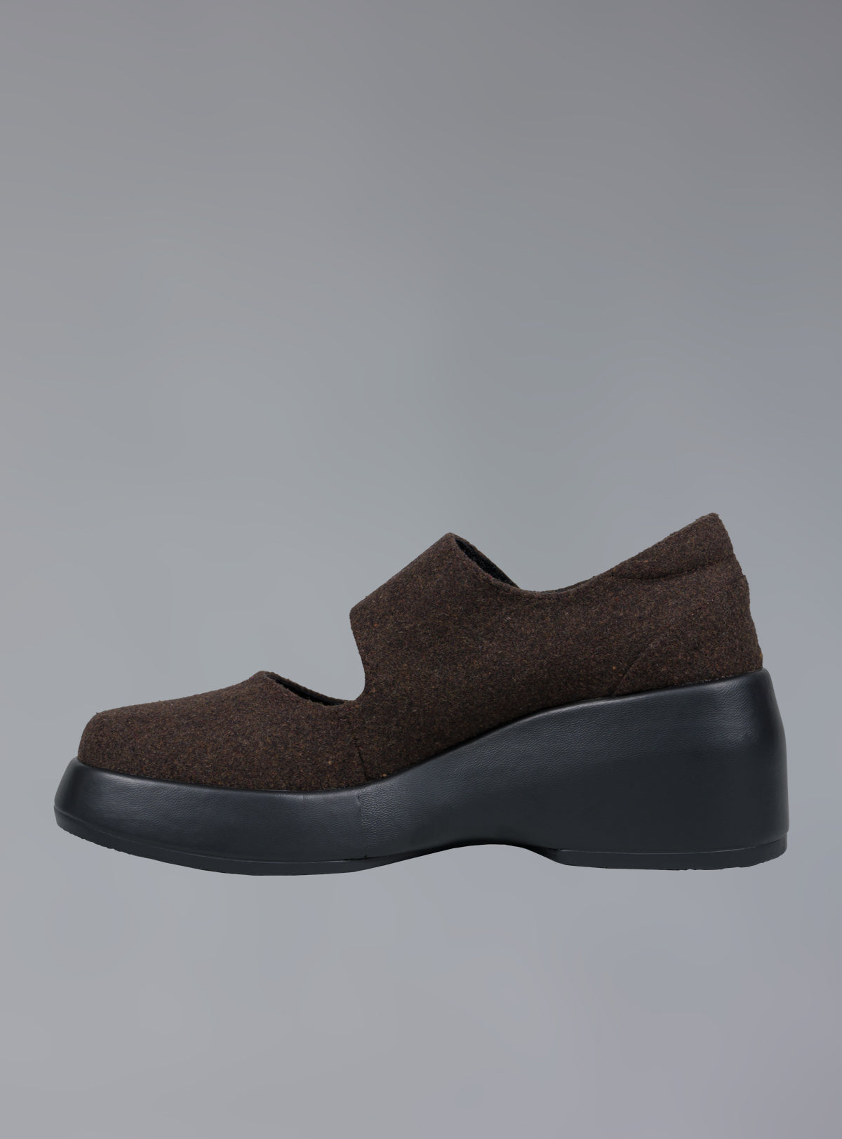 UNIF Signature | Felt Platform Sandal In Brown