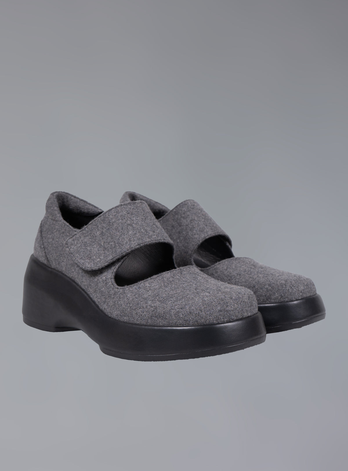 UNIF Recommended | Felt Platform Sandal In Grey