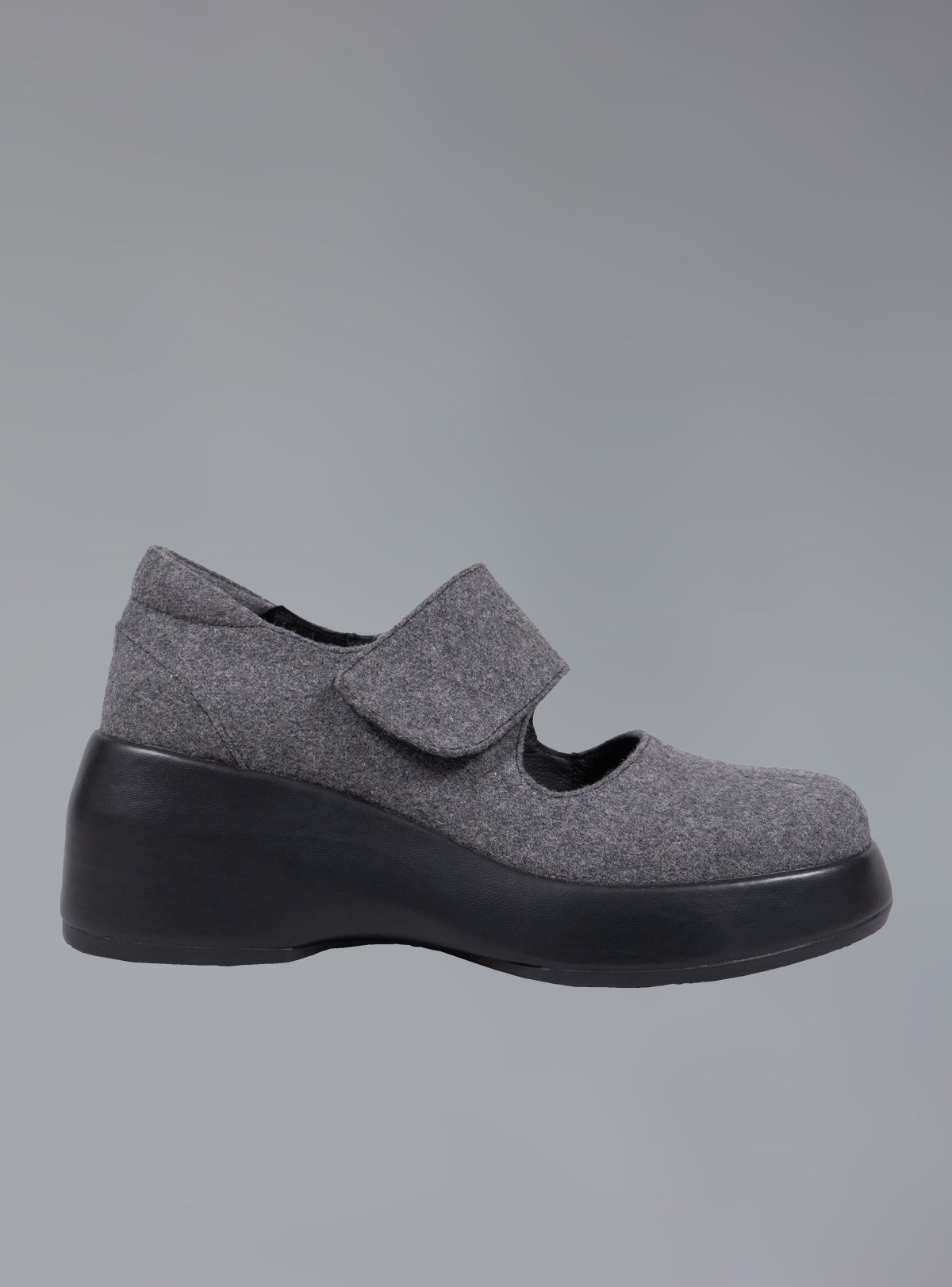 UNIF Recommended | Felt Platform Sandal In Grey