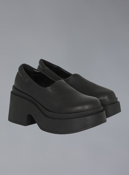 UNIF Featured | Platform Slip On Shoes in 90s Style